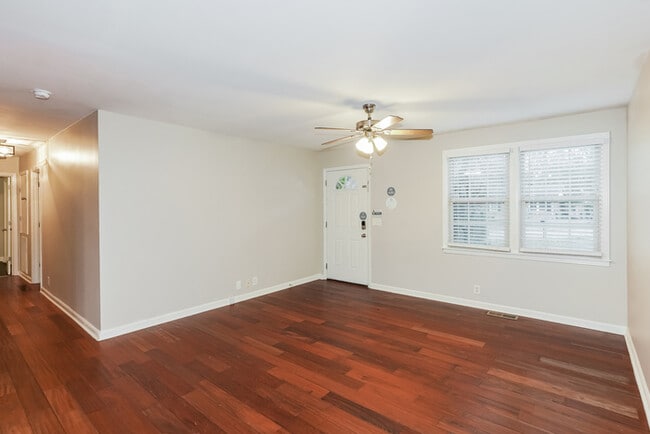 Building Photo - 107 Woodridge Dr