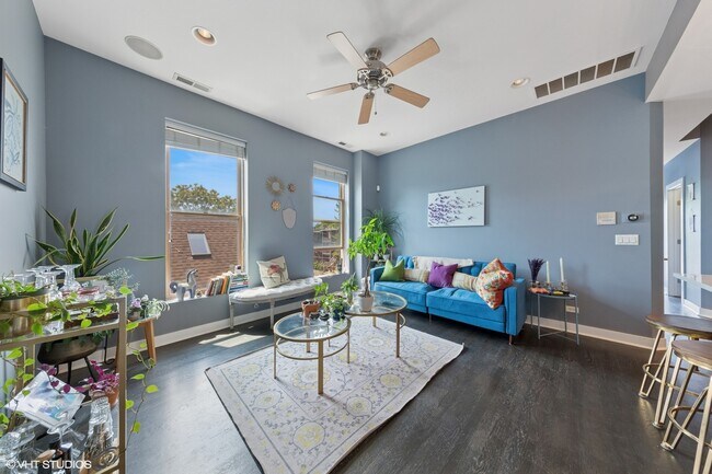 Foto del edificio - 1134 N Wolcott Ave