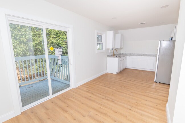 Foto del edificio - 84 Pembroke Ave