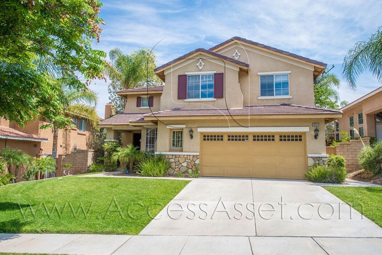 Primary Photo - Beautiful 4 Bed/3 Bath With Loft And Great...
