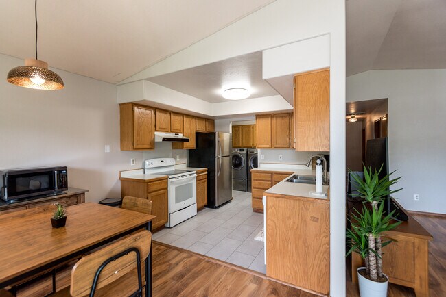 Foto del edificio - 485 Farber Dr