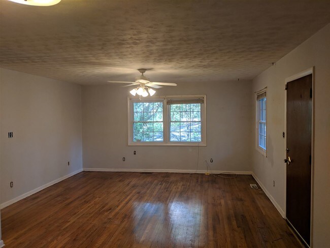 Building Photo - 1030 Marys Dr