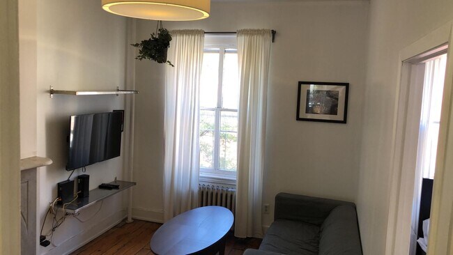 Foto del edificio - 229 E 9th St