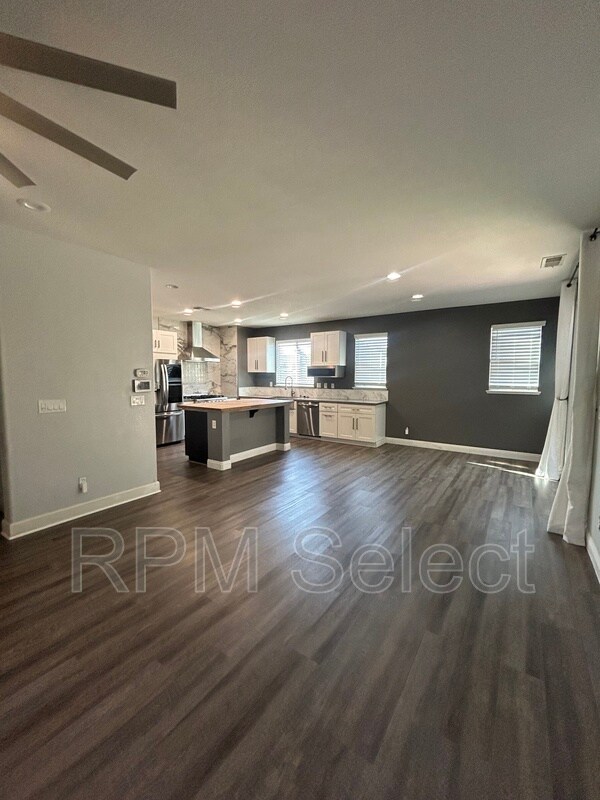 Building Photo - 1165 N Station Dr