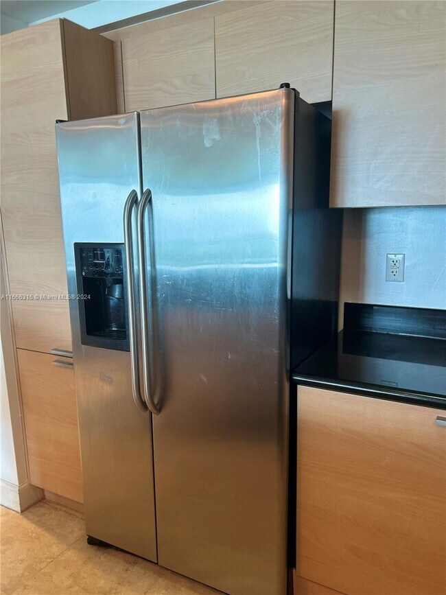 Foto del edificio - 14951 Royal Oaks Ln