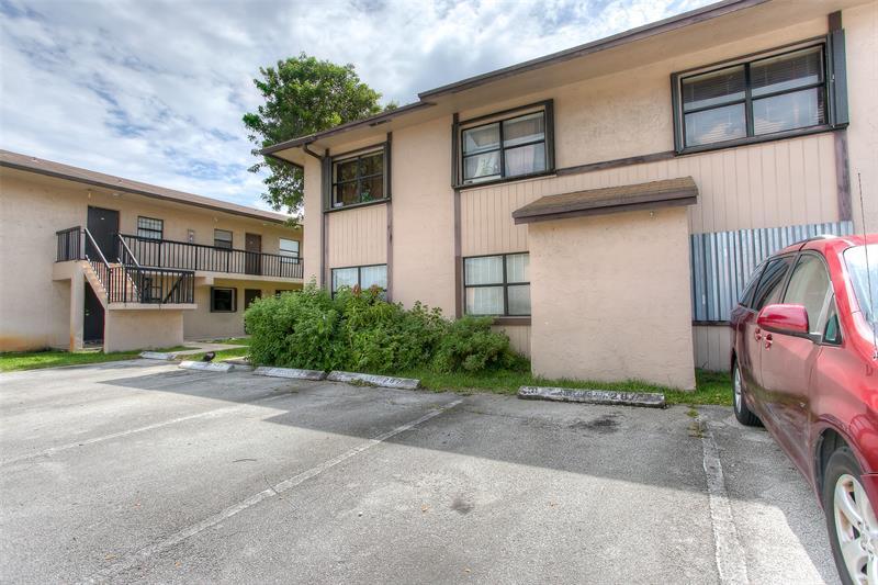 Foto principal - 2500 W 67th Pl