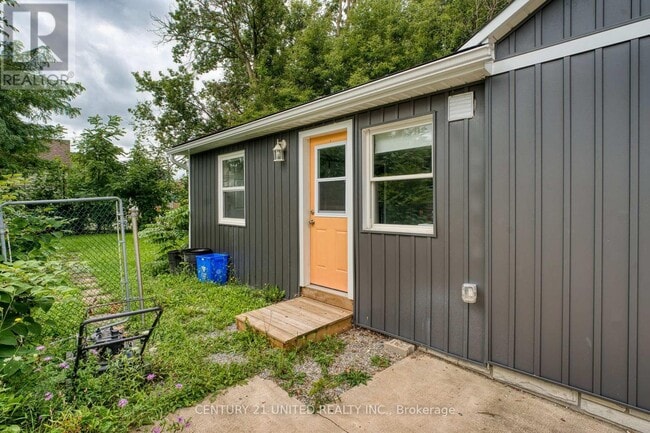 Building Photo - 17 Kirk St