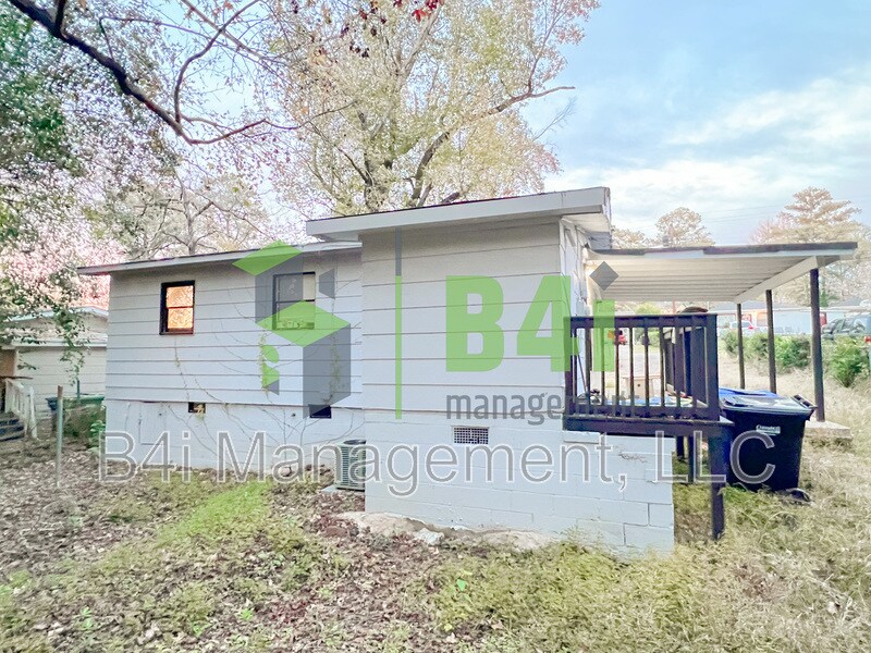 Primary Photo - 2919 Lansing Ave