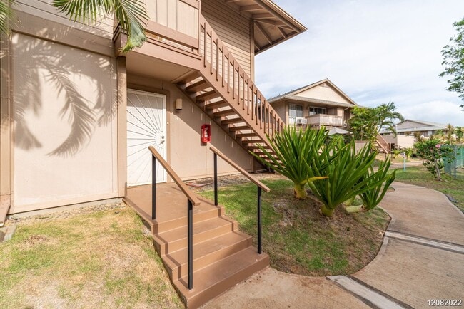 Building Photo - 2bd 1.5 ba 2 pkg townhome at Palm Villas g...