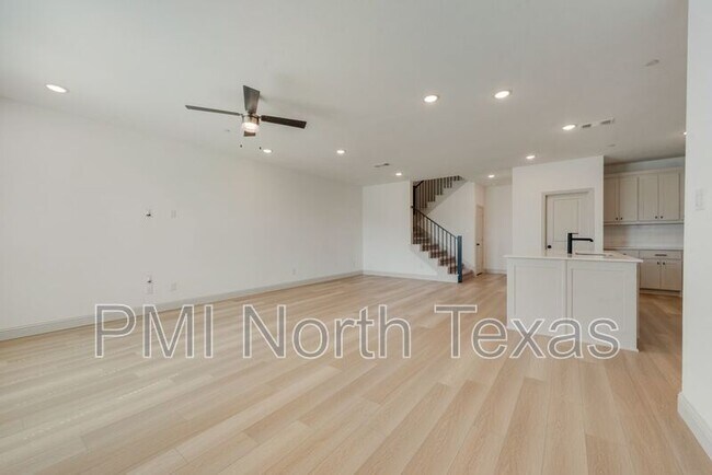 Foto del edificio - 8815 Stablehand Mews