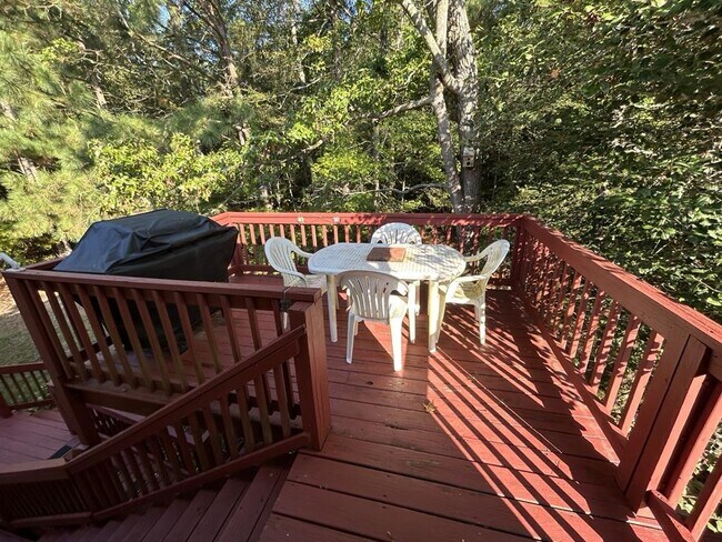 Foto del edificio - 15505 Breezy Point Ln