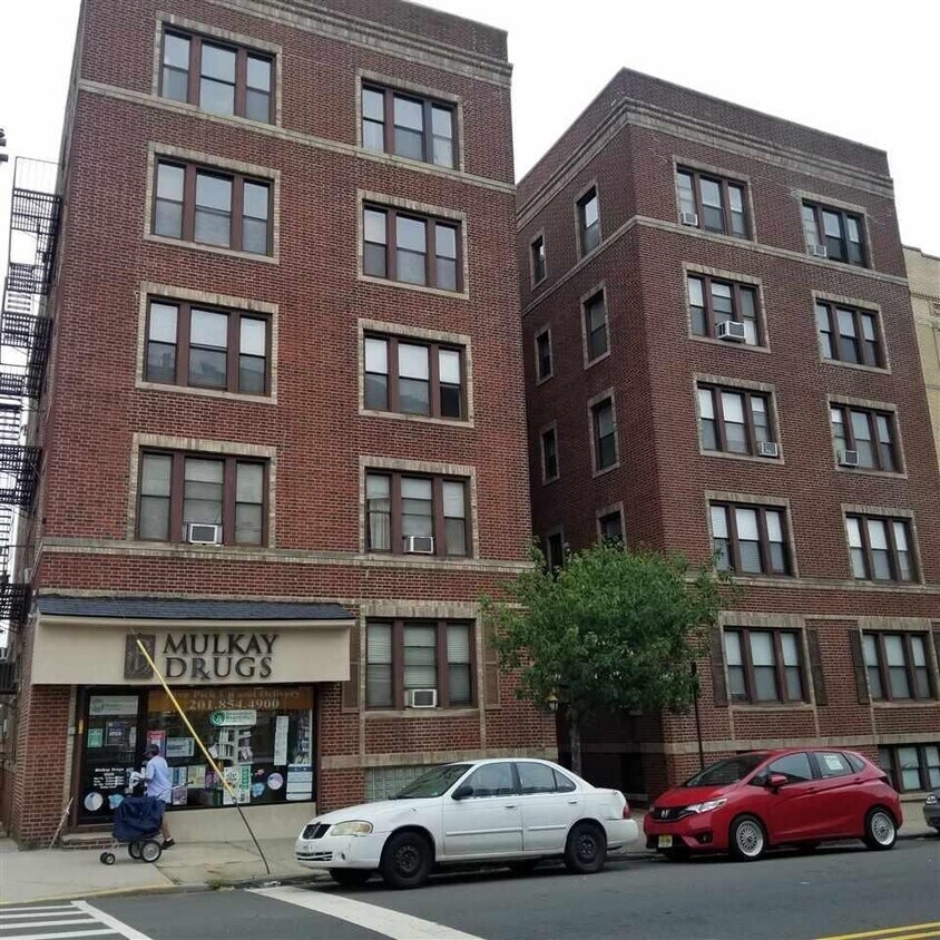 Foto principal - 6601 Broadway