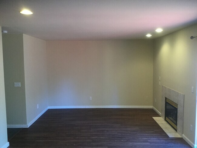 Building Photo - 17218 12th Ave Ct E