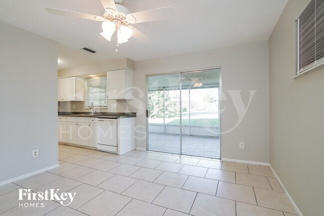 Foto del edificio - 1423 Caywood Cir S