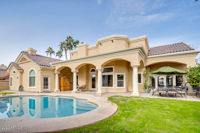 Building Photo - 1319 E Treasure Cove Dr