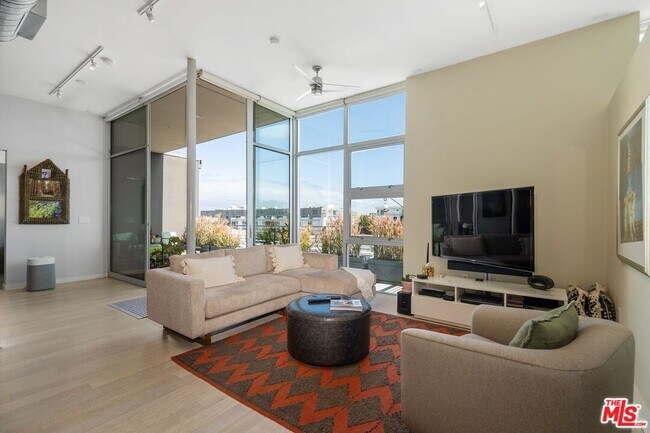 Building Photo - 4080 Glencoe Ave