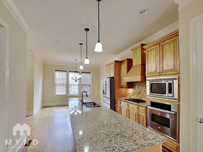 Foto del edificio - 3020 Eltham Pl