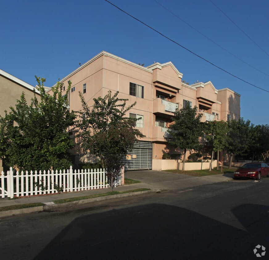 Building Photo - 260-266 S Avenue 54