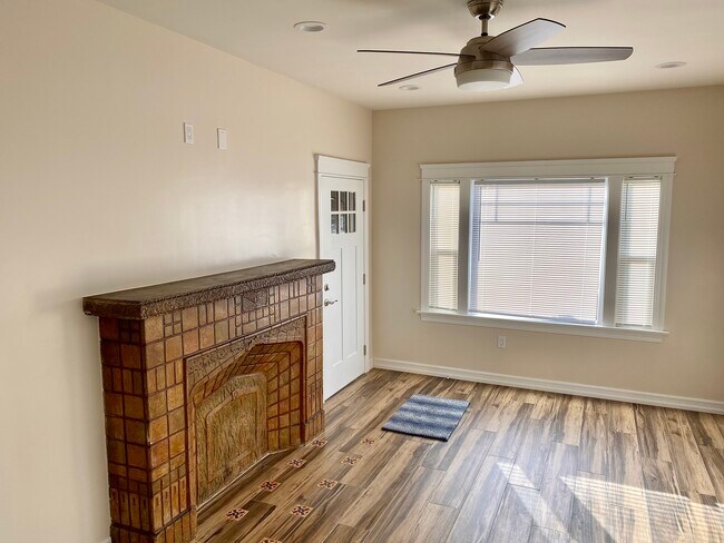 Living room front entrance - 1608 La Fayette Rd