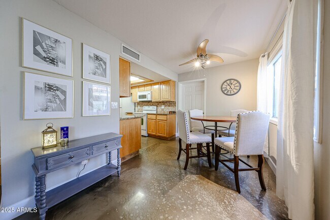 Foto del edificio - 8531 E Belleview St