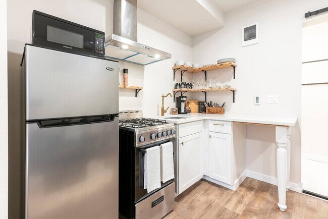 Foto del edificio - 611 N Cedar St