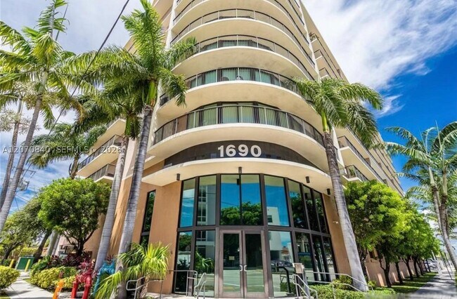 Foto del edificio - 1690 SW 27th Ave