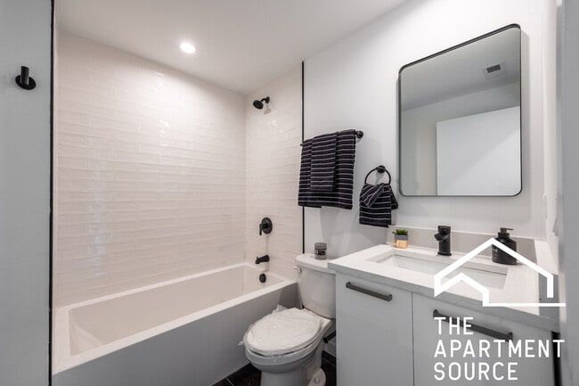 Photo - 4410 N Greenview Ave House