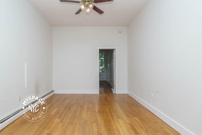 Building Photo - 828 Halsey St