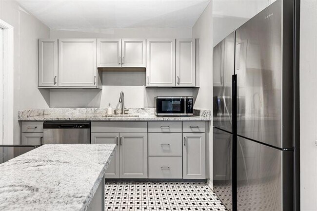 Building Photo - 501 NW 30th Ct