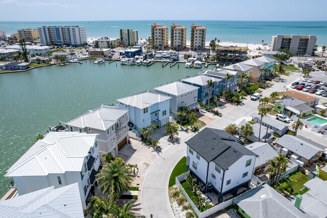 Foto del edificio - Fully Furnished + Utilities Included Beach...