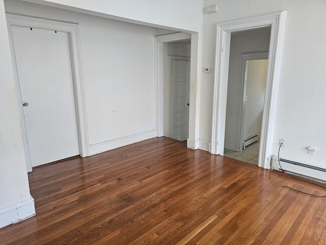 Vista de la sala de estar 3 - 270 E Prospect Ave