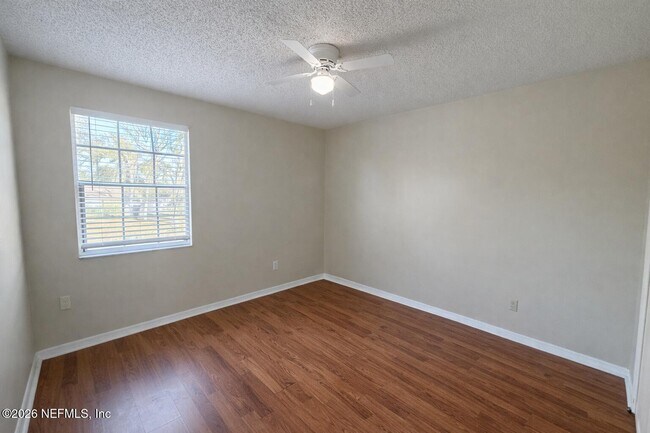 Foto del edificio - 7 Mitchell Ave