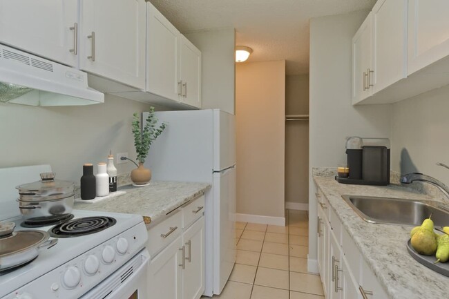 Building Photo - $500 Move-in Bonus + $250 Security Deposit...