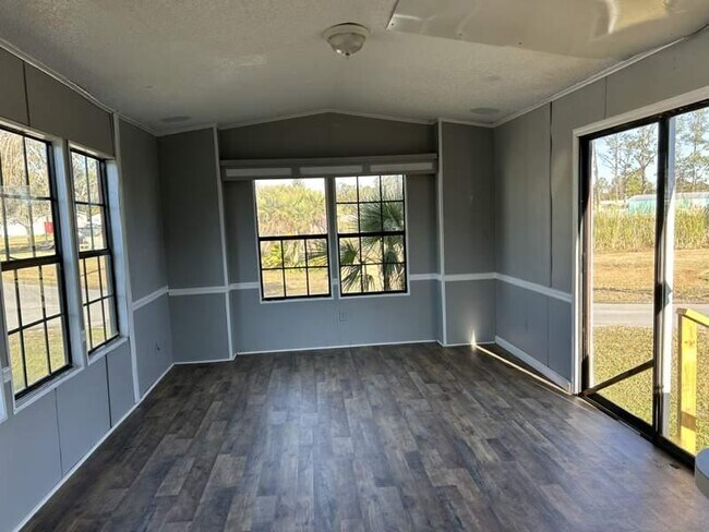 Foto del edificio - 6105 Land O' Lakes Blvd