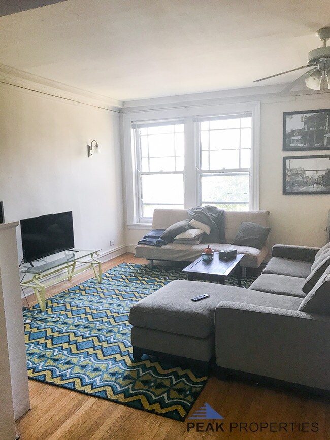 Foto del edificio - 1125 Davis St./ 1603-11 Ridge Ave.