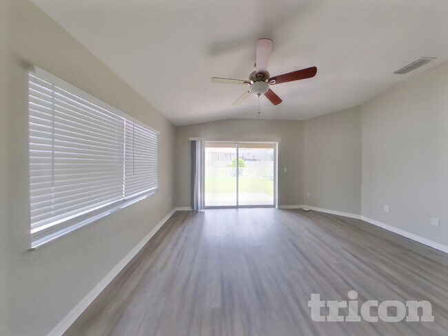 Foto del edificio - 3418 Thistledown Ln
