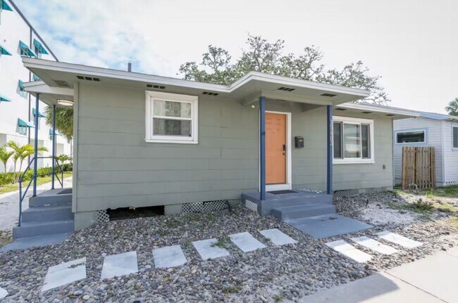 Foto del edificio - Furnished Beachside Retreat – Steps from the Sand!