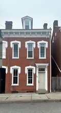 Building Photo - 409 Walnut St