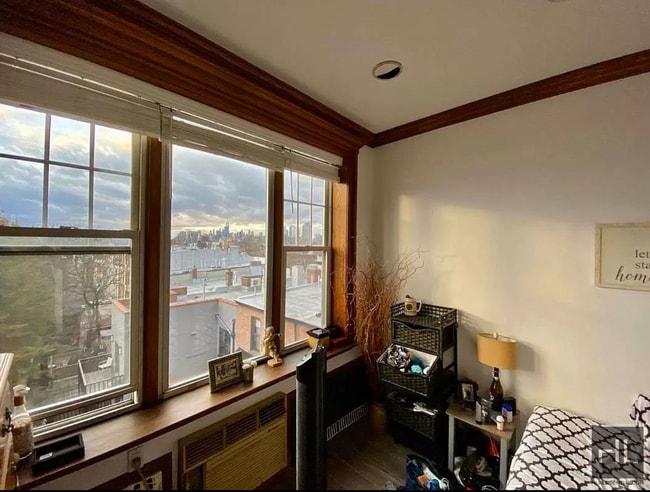 Building Photo - 106 8TH AVENUE 4R