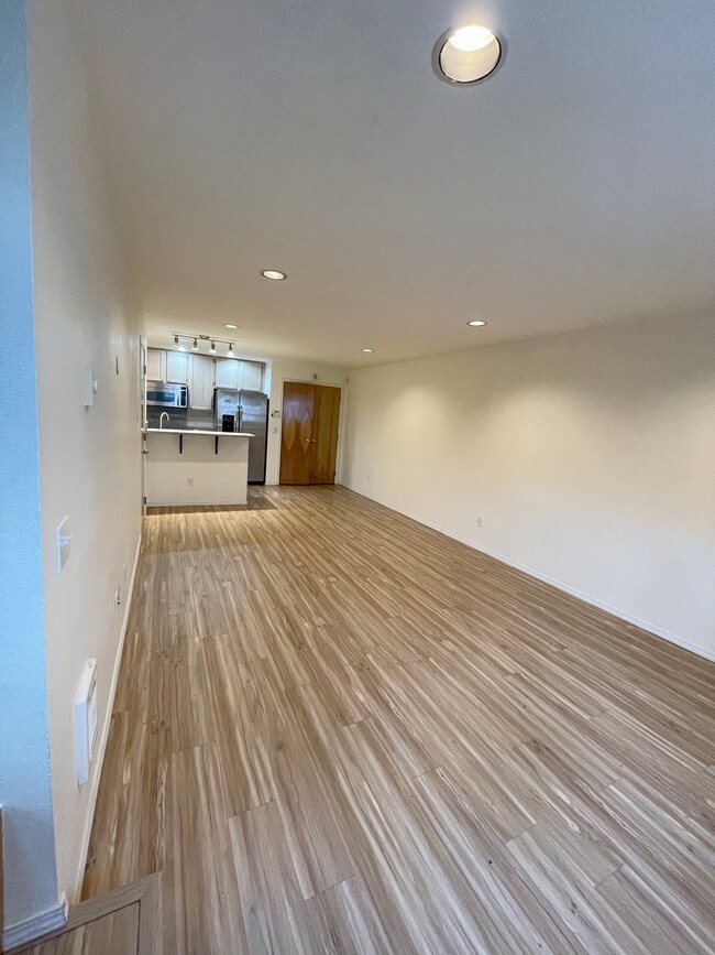 Living room - 2108 W Bertona St