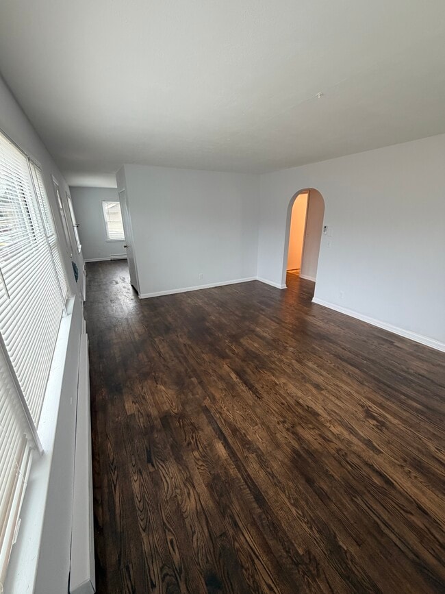 Building Photo - 528 King St