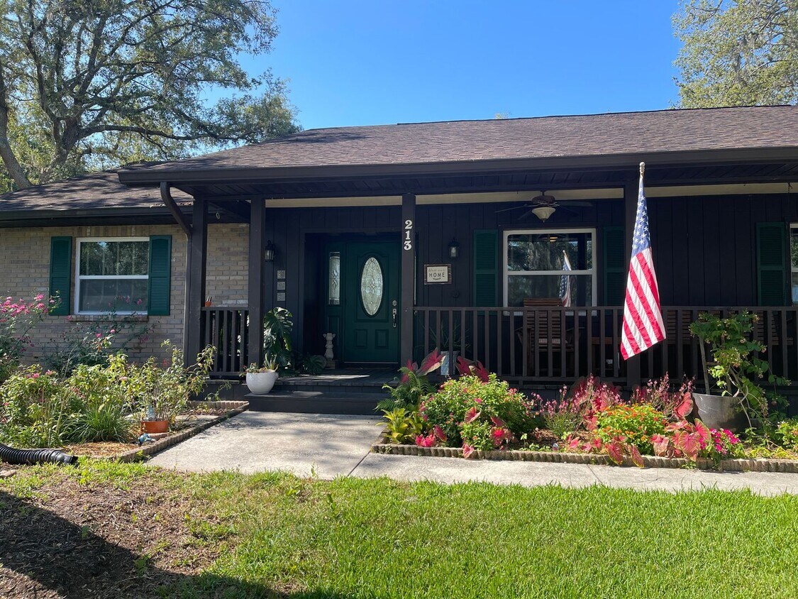 Primary Photo - Desirable Bloomingdale Pool Home