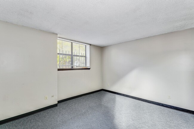 Building Photo - 2 bedroom Duplex by WSU