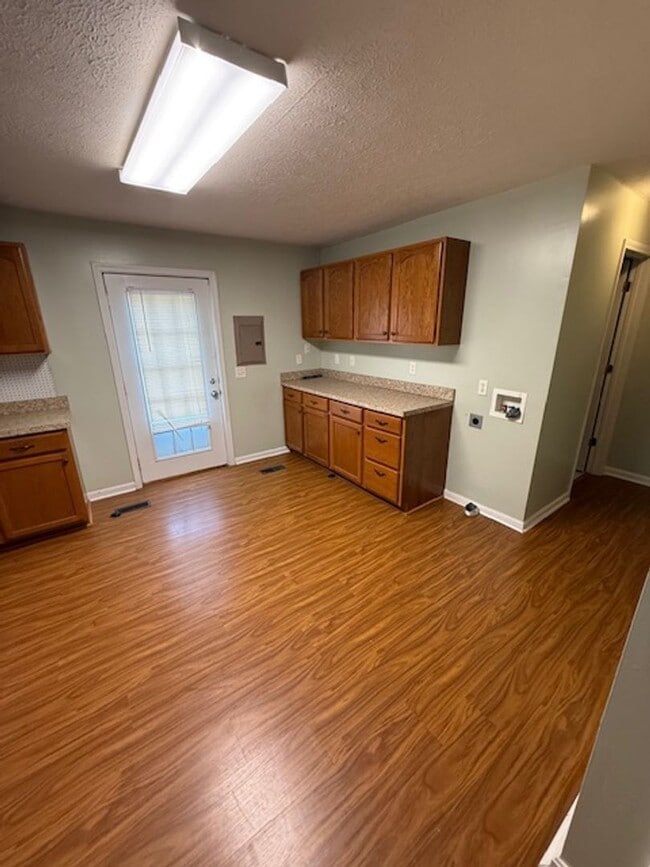 Building Photo - 207 S Willow Rd