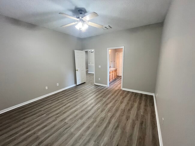 Building Photo - 811 Coade Stone Dr