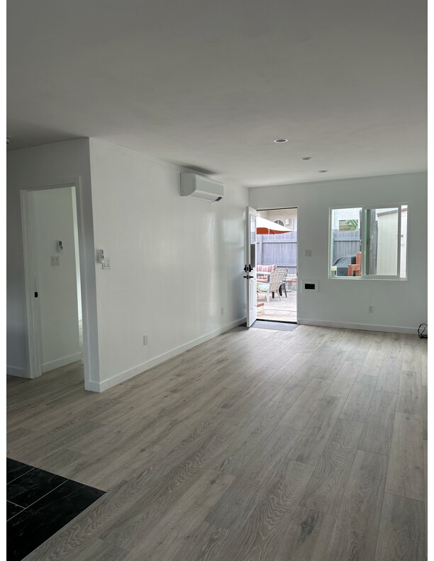 Aire acondicionado y calefacción en la sala de estar. - 2148 Felspar St