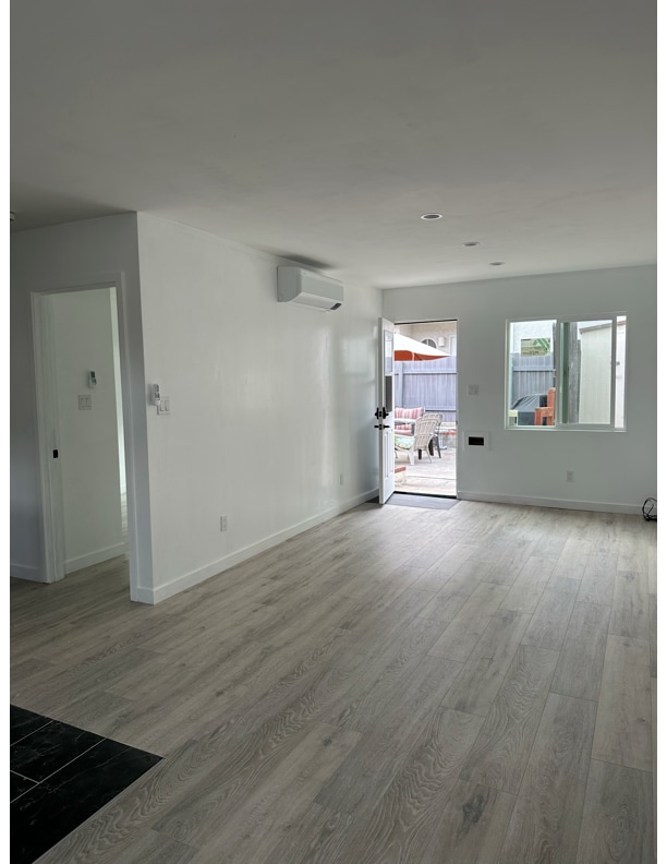 AC & Heater in Living room. - 2148 Felspar St