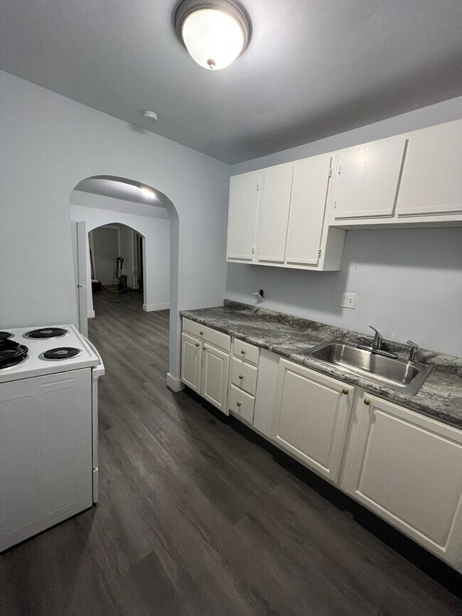 Foto del edificio - Welcome to this charming 3-bedroom, 1-bath...