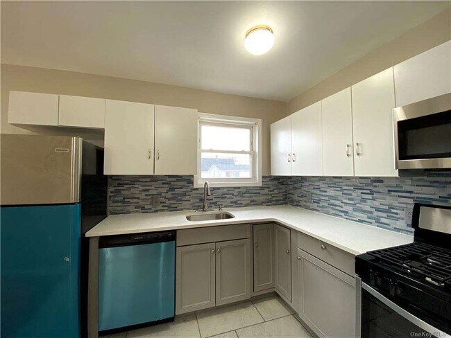 Foto del edificio - 250-20 Hook Creek Blvd
