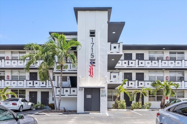 Foto del edificio - Colonial Sunset Apartment Homes